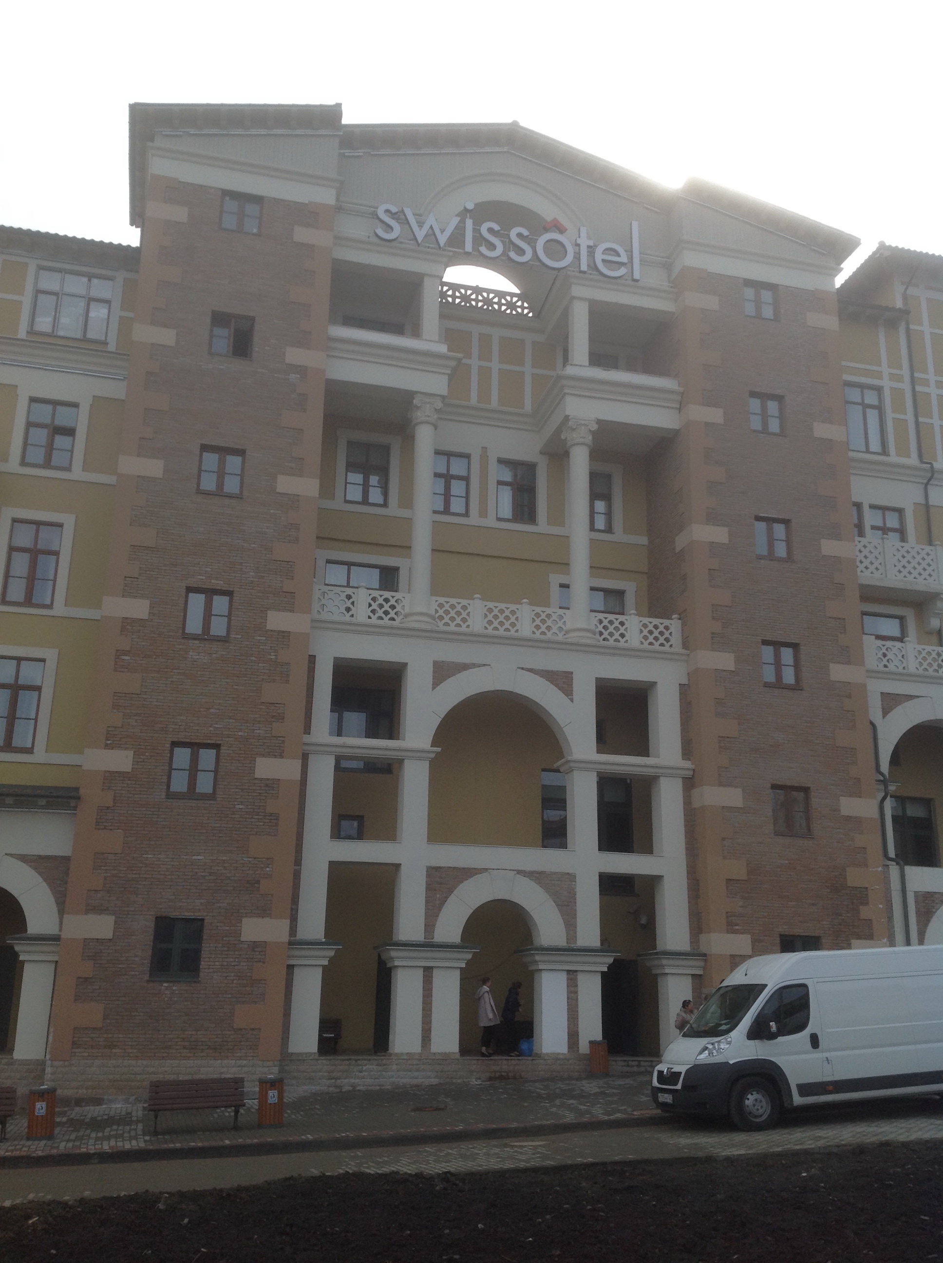    SWISSOTEL (. )